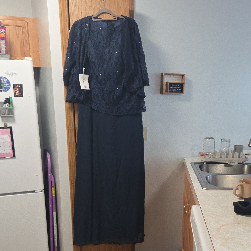 Elegant Navy Blue Evening Gown With Lace Shrug